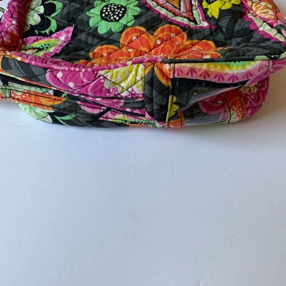 Vera Bradley Ziggy Zinnia Quilted Insulated Lunch Bag - Picture 4 of 8